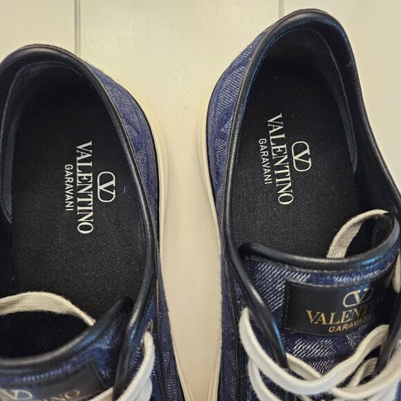 Valentino Garavani Toile Iconographe Sneakers - Size 43.5 IT - 10.5 US - Picture 8 of 13